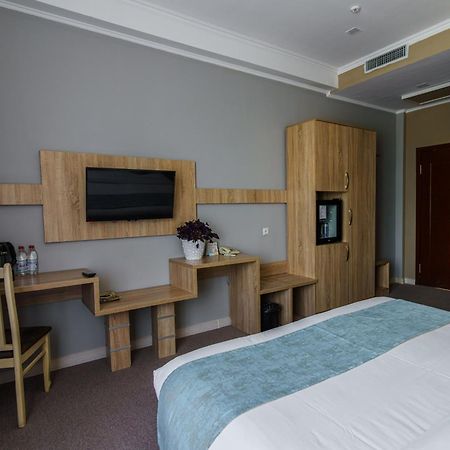 Park Hotel Al Bustan Shymkent Ngoại thất bức ảnh