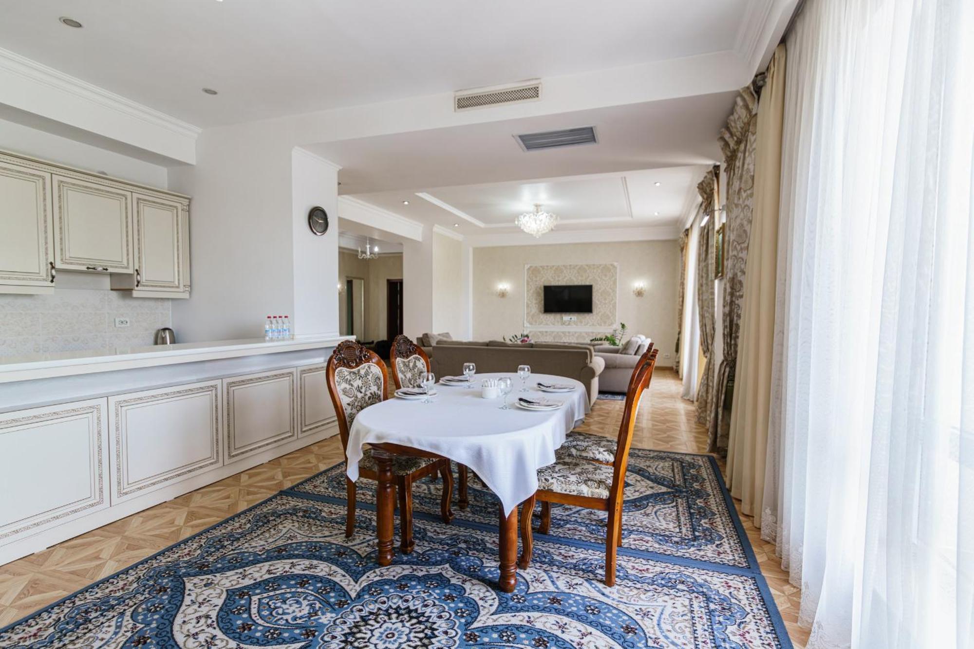 Park Hotel Al Bustan Shymkent Ngoại thất bức ảnh