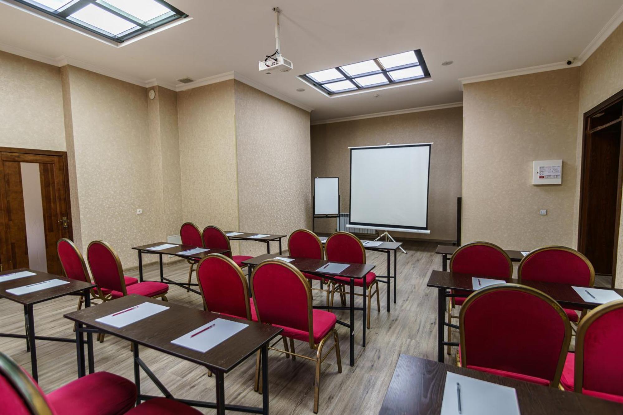 Park Hotel Al Bustan Shymkent Ngoại thất bức ảnh