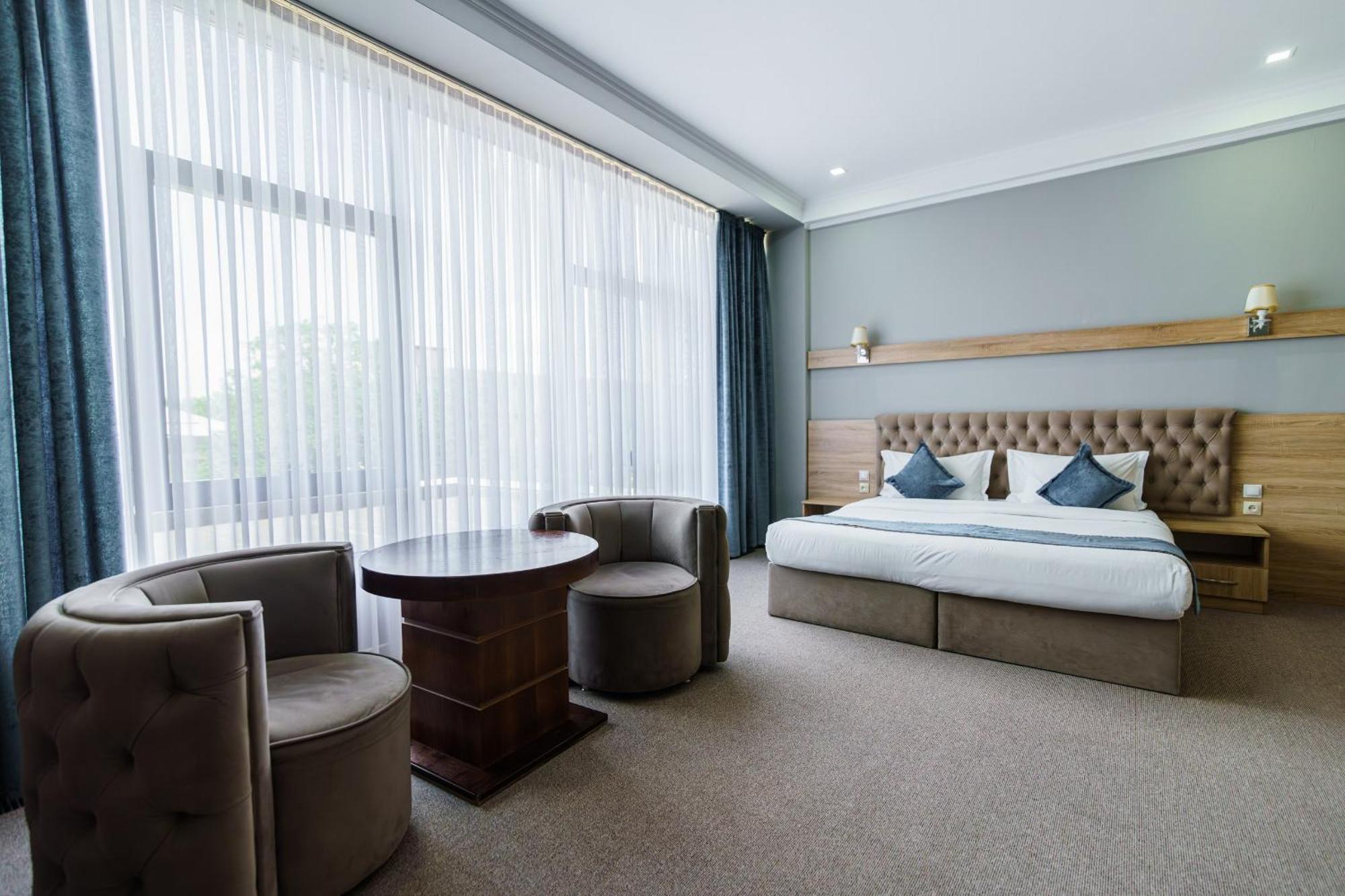 Park Hotel Al Bustan Shymkent Ngoại thất bức ảnh