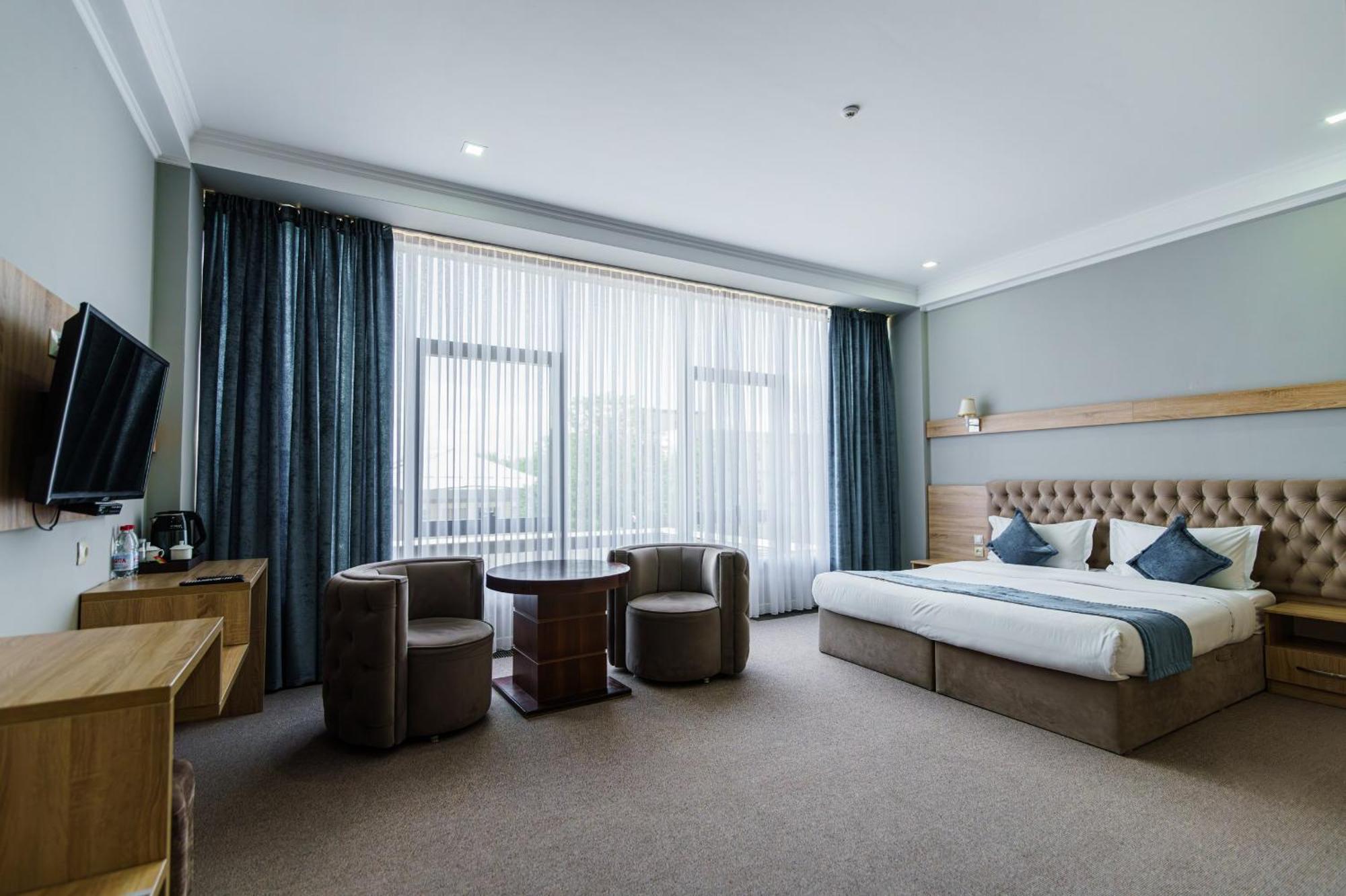 Park Hotel Al Bustan Shymkent Ngoại thất bức ảnh