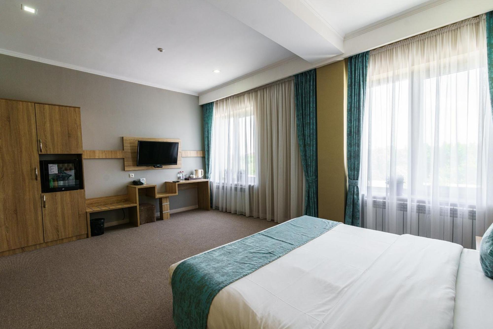 Park Hotel Al Bustan Shymkent Ngoại thất bức ảnh