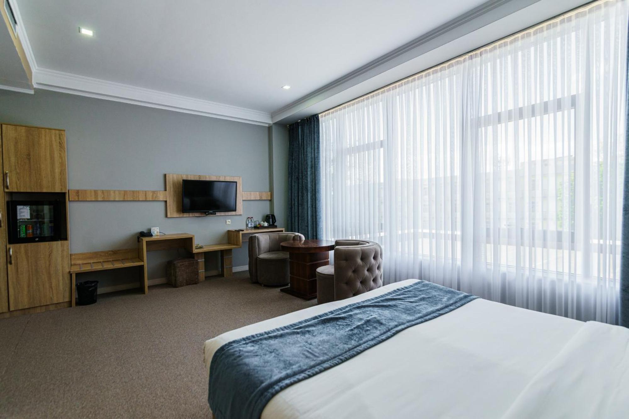 Park Hotel Al Bustan Shymkent Ngoại thất bức ảnh